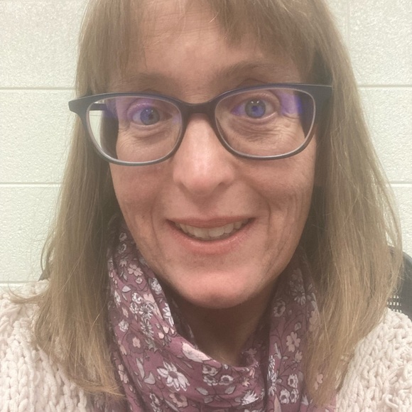 Meet your Posher, Julie - Picture 2 of 15